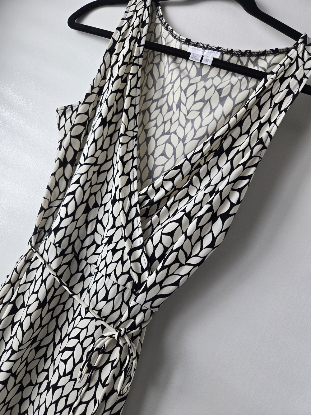 London Times Black & White Leaf-Print Midi Wrap Dress-Size 12 - Picture 5 of 13